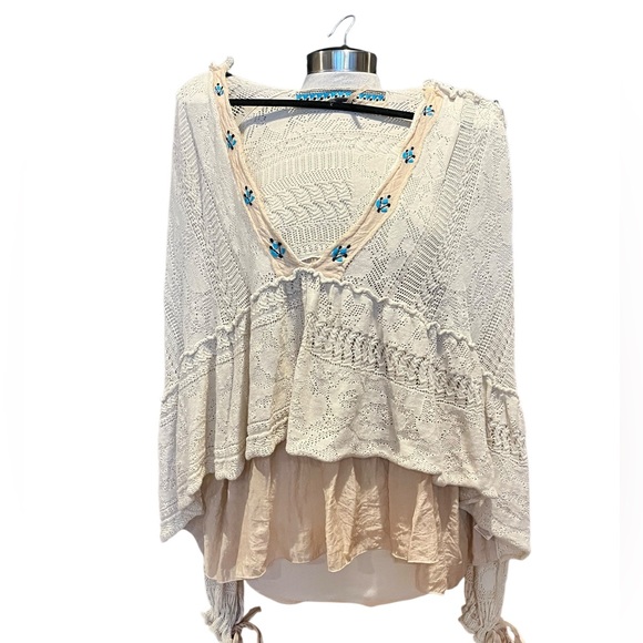 Free People Tops - EUC Free People Stargazing Lacey, embroidered, tie sleeve, deep V-neck top